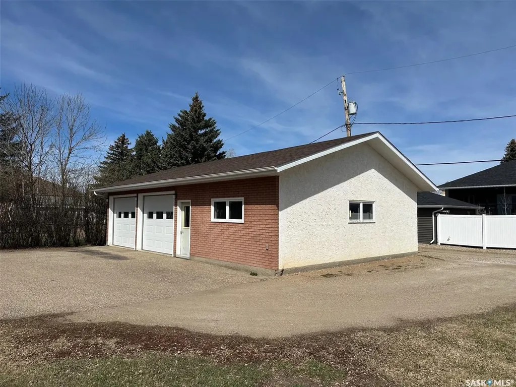 107 1st Avenue W Gravelbourg SK S0H 1X0