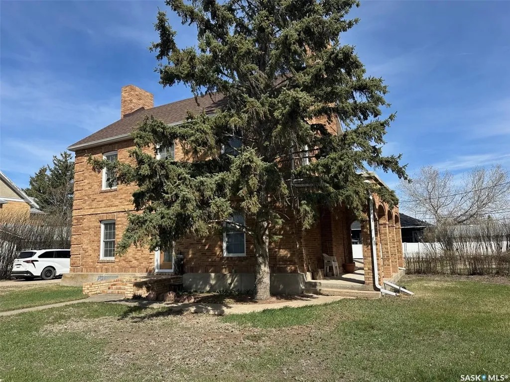 107 1st Avenue W Gravelbourg SK S0H 1X0