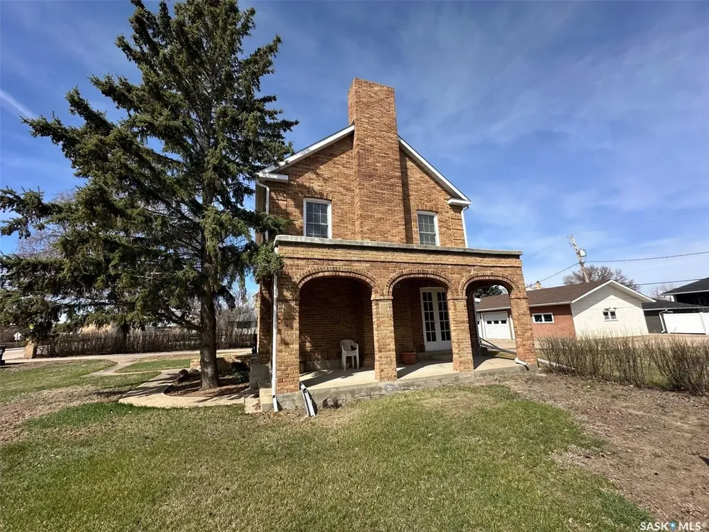 107 1st Avenue W Gravelbourg SK S0H 1X0