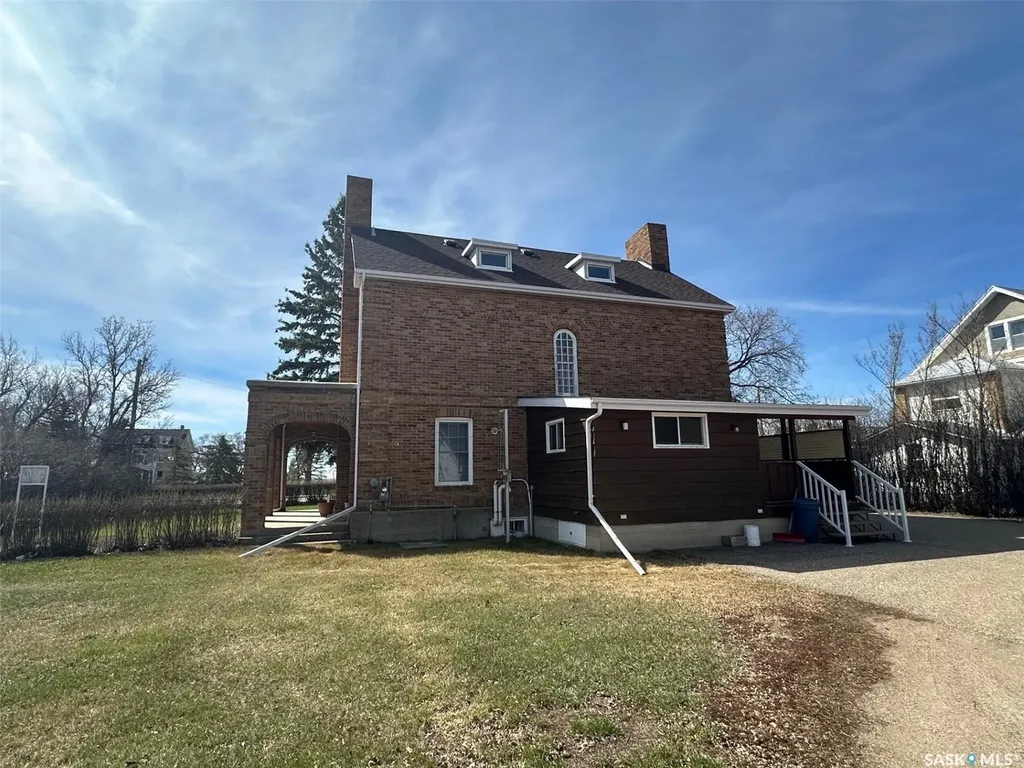 107 1st Avenue W Gravelbourg SK S0H 1X0