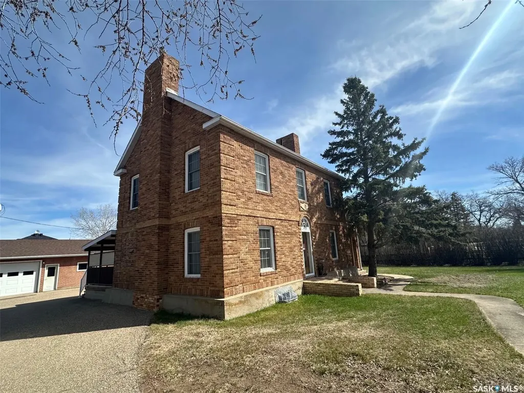 107 1st Avenue W Gravelbourg SK S0H 1X0