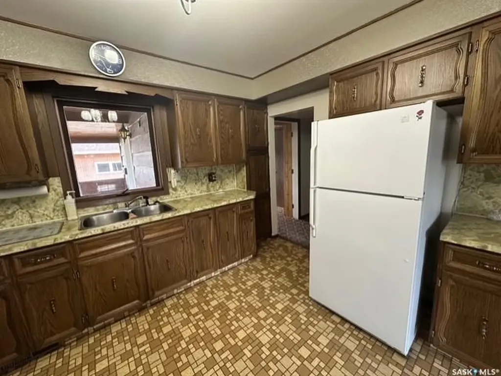 107 1st Avenue W Gravelbourg SK S0H 1X0