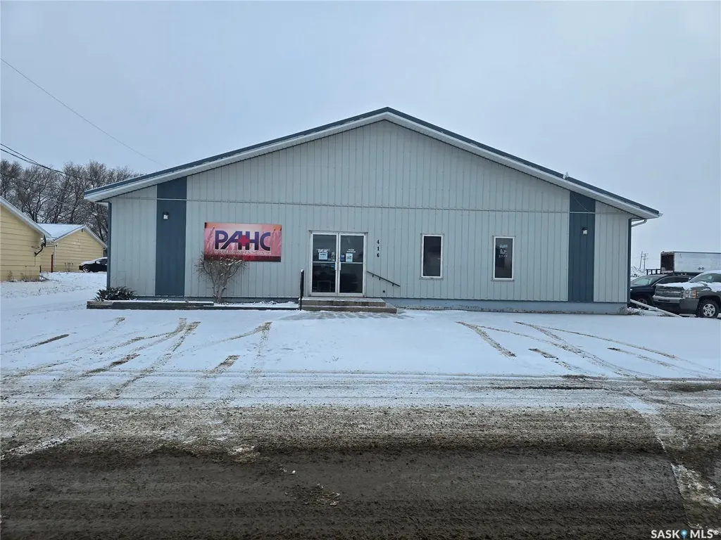416 7th Avenue NW Weyburn SK S4H 2K7