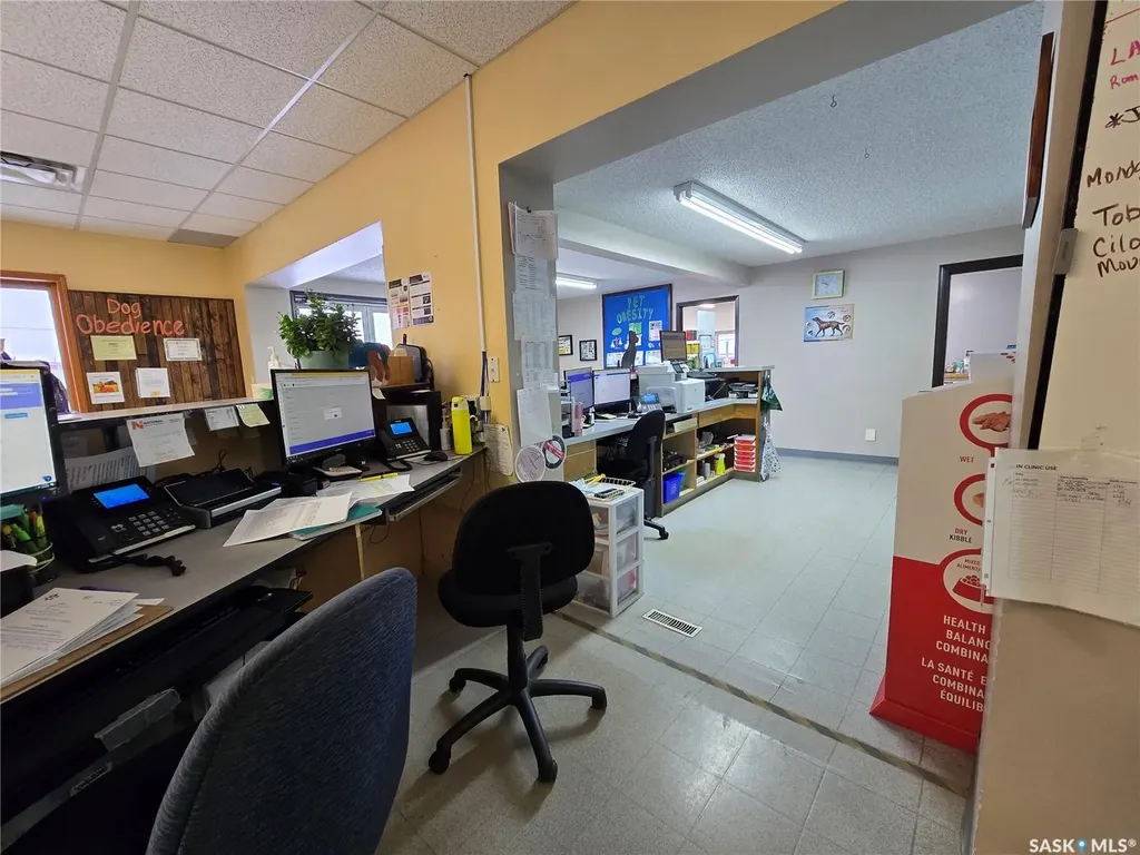 416 7th Avenue NW Weyburn SK S4H 2K7