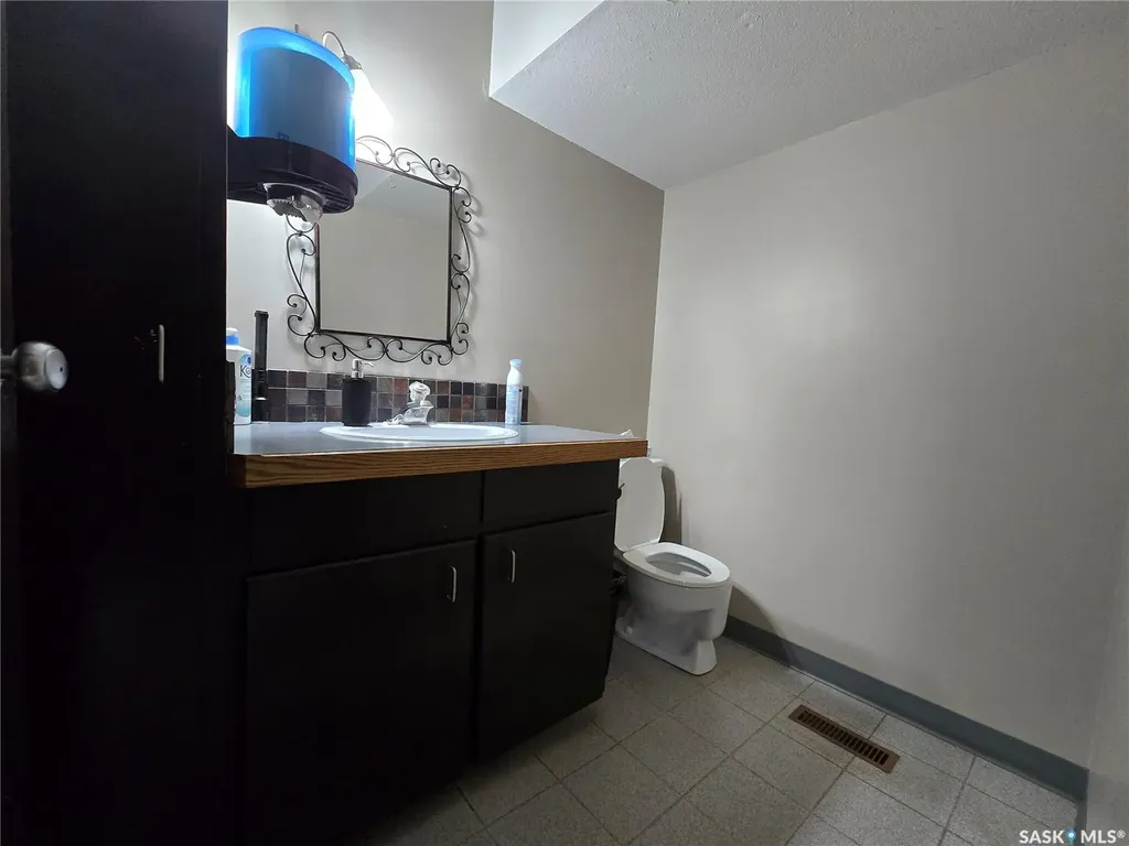 416 7th Avenue NW Weyburn SK S4H 2K7