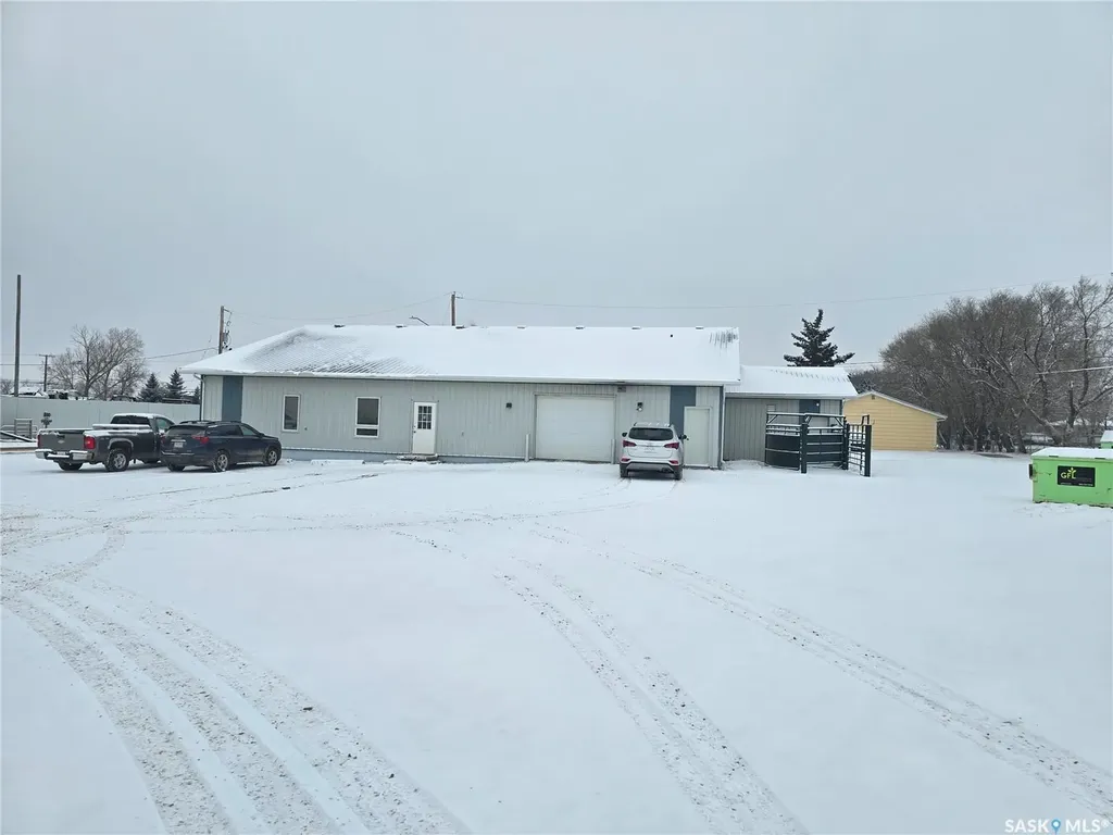 416 7th Avenue NW Weyburn SK S4H 2K7