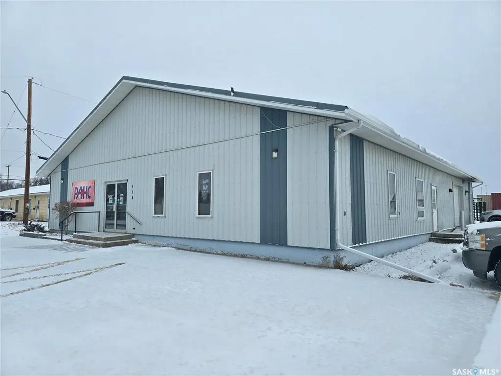 416 7th Avenue NW Weyburn SK S4H 2K7