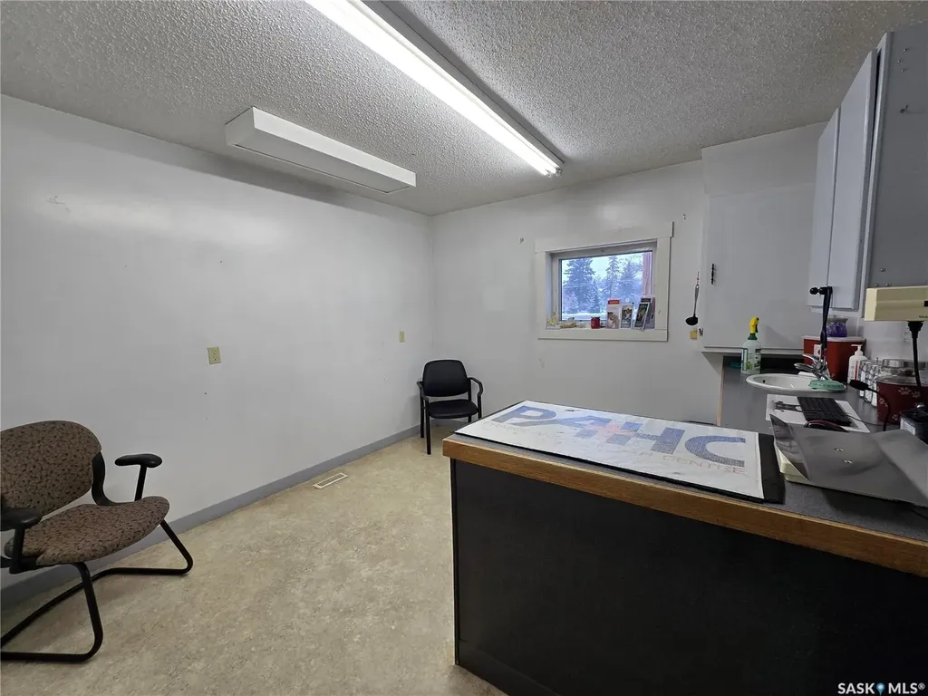416 7th Avenue NW Weyburn SK S4H 2K7