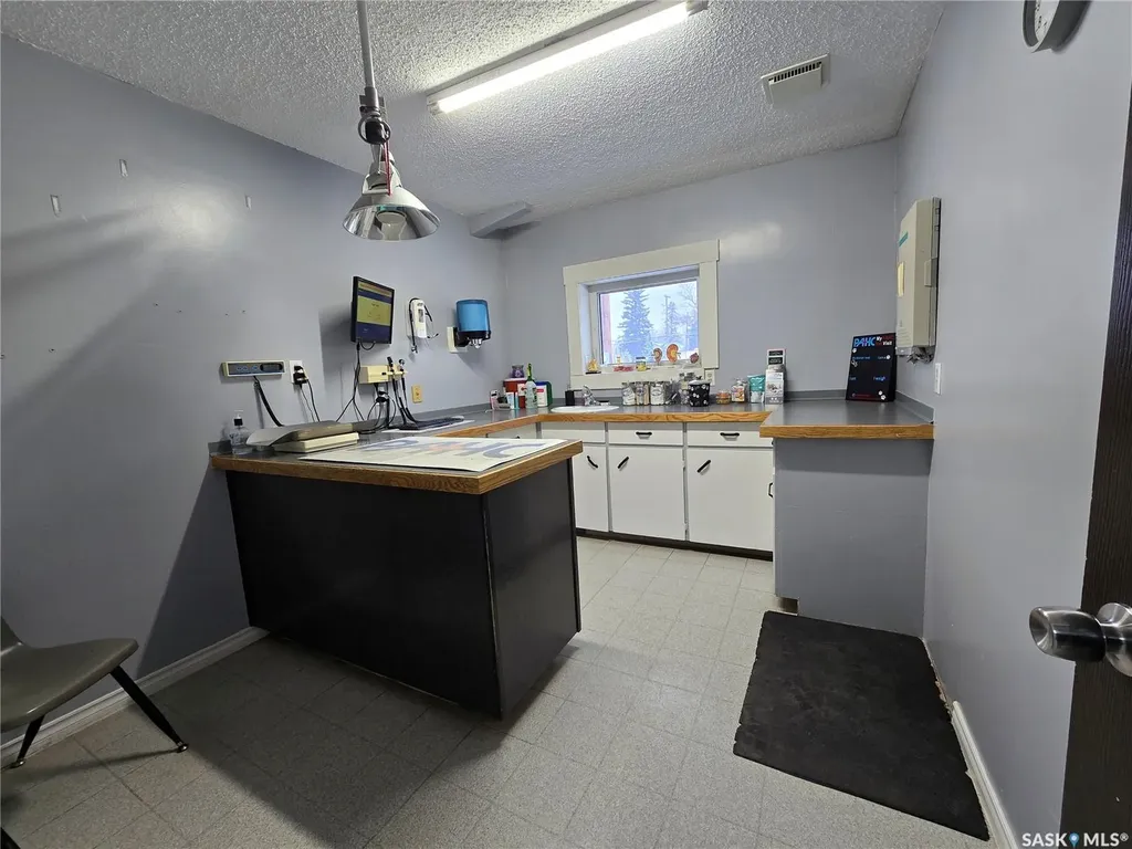 416 7th Avenue NW Weyburn SK S4H 2K7