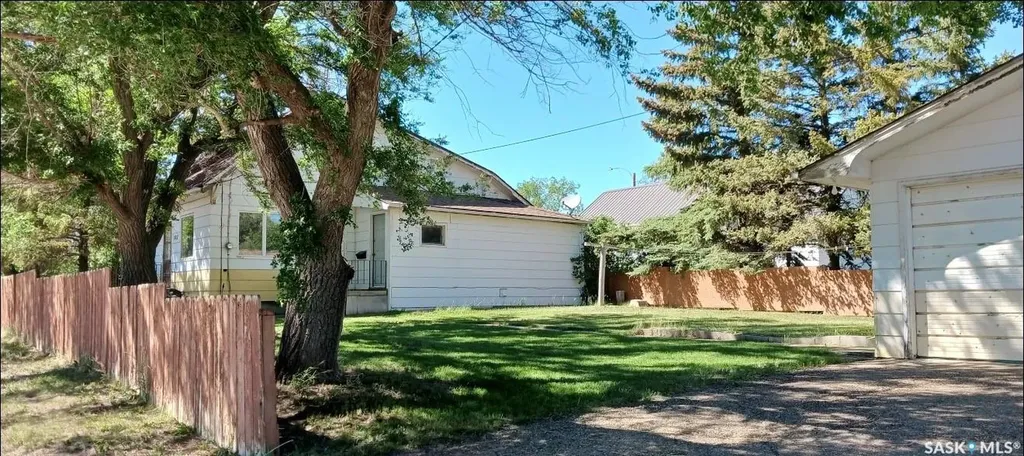 102 1st Avenue E Coronach SK S0H 0Z0