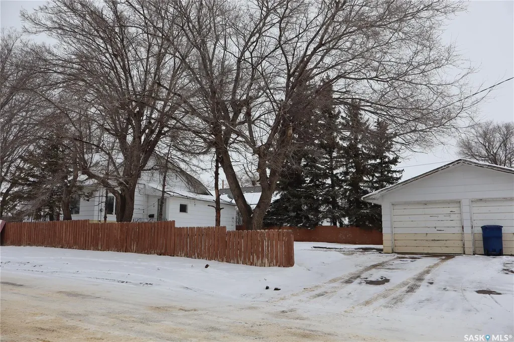 102 1st Avenue E Coronach SK S0H 0Z0