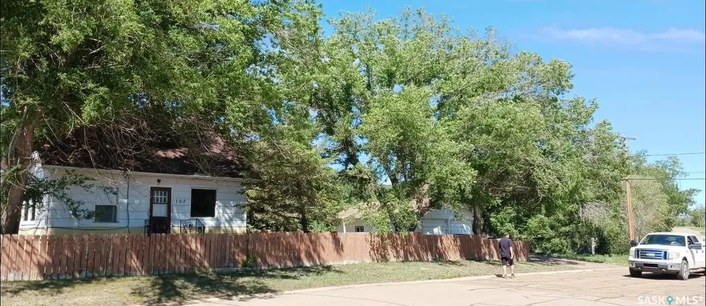 102 1st Avenue E Coronach SK S0H 0Z0
