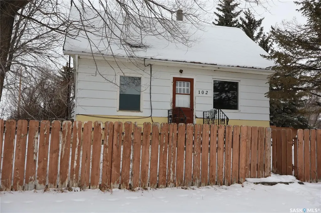 102 1st Avenue E Coronach SK S0H 0Z0