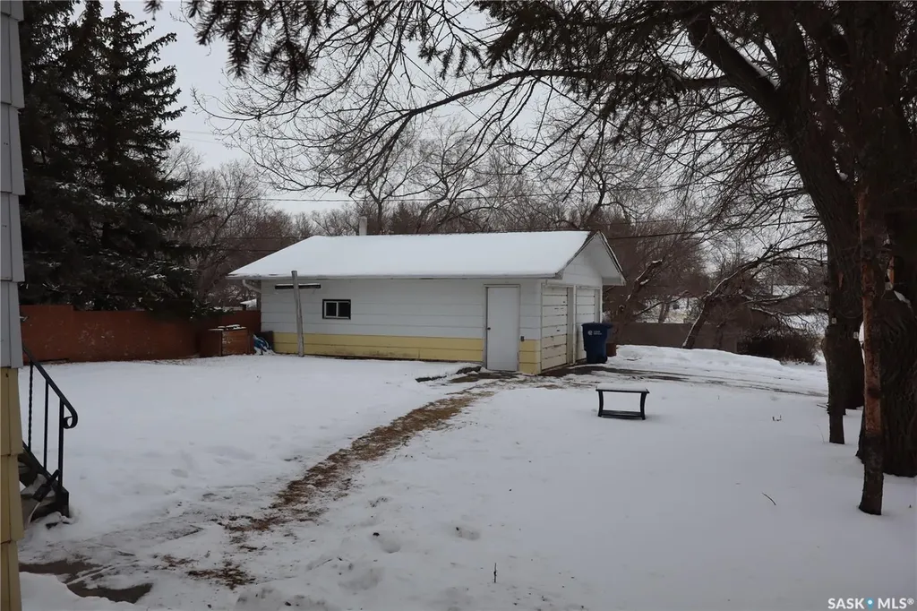 102 1st Avenue E Coronach SK S0H 0Z0