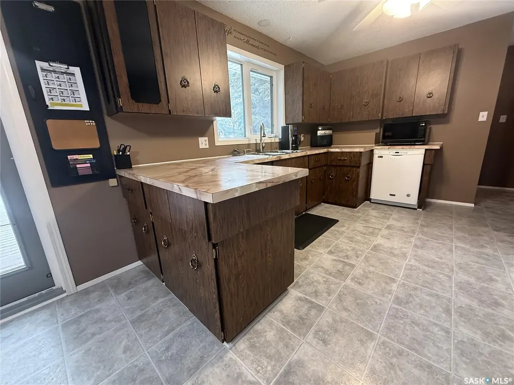 714 2nd Avenue N Annaheim SK S0K 0G0