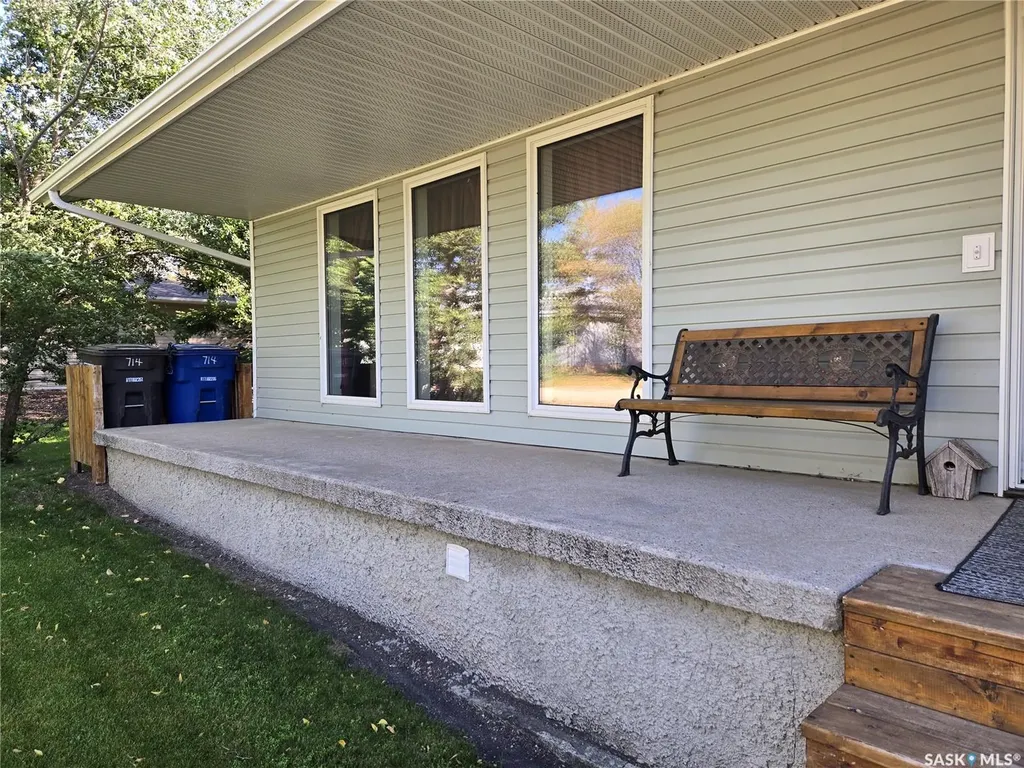 714 2nd Avenue N Annaheim SK S0K 0G0