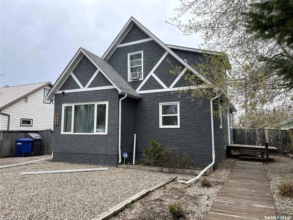 415 3rd Street W Meadow Lake SK S9X 1C8
