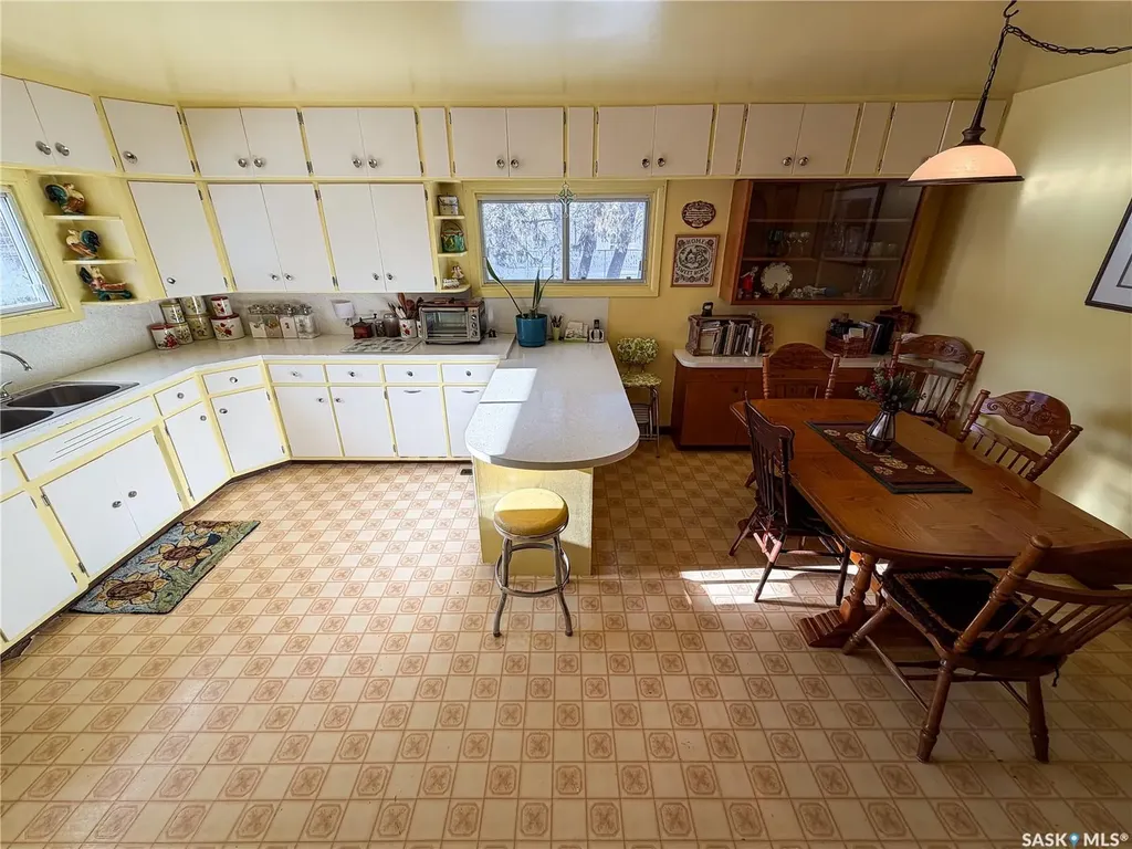 610 Railway Street Eastend SK S0N 0T0