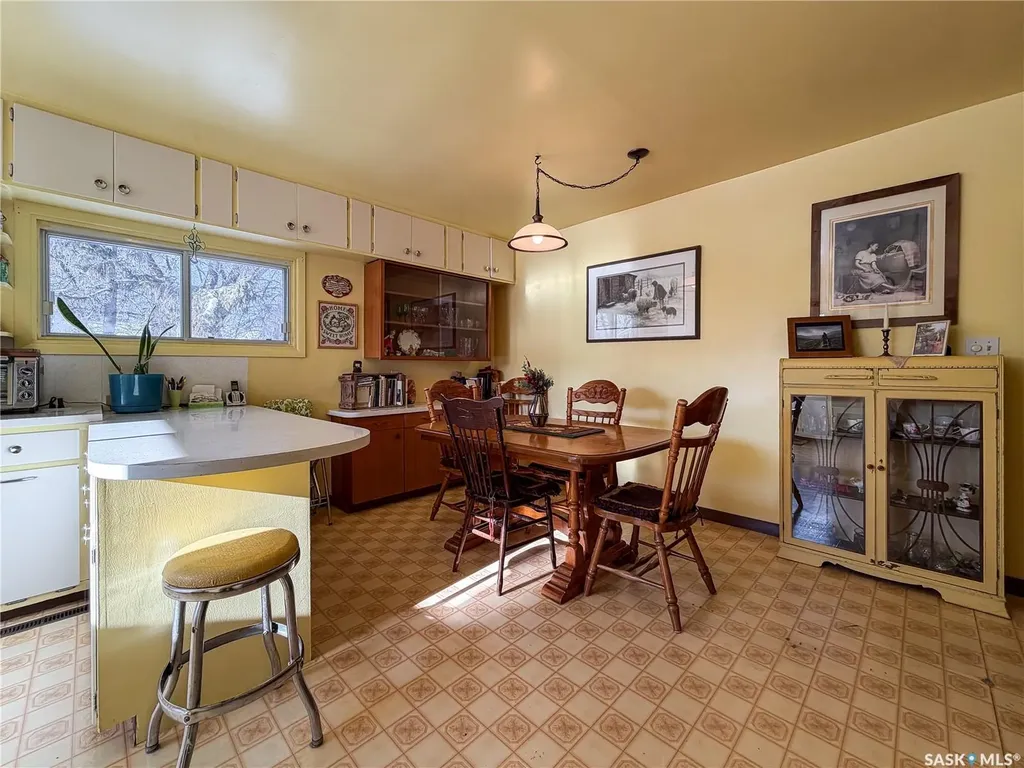 610 Railway Street Eastend SK S0N 0T0