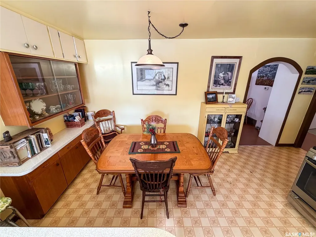 610 Railway Street Eastend SK S0N 0T0