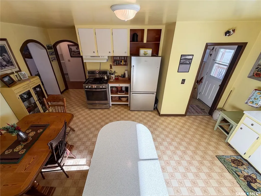 610 Railway Street Eastend SK S0N 0T0