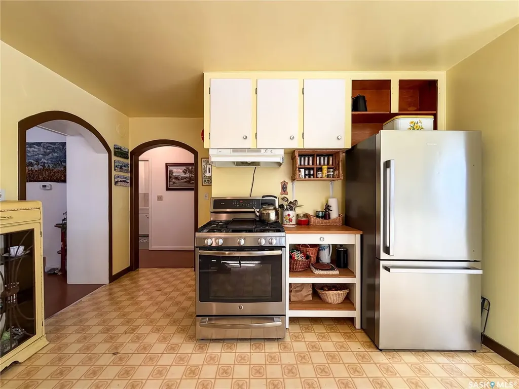 610 Railway Street Eastend SK S0N 0T0