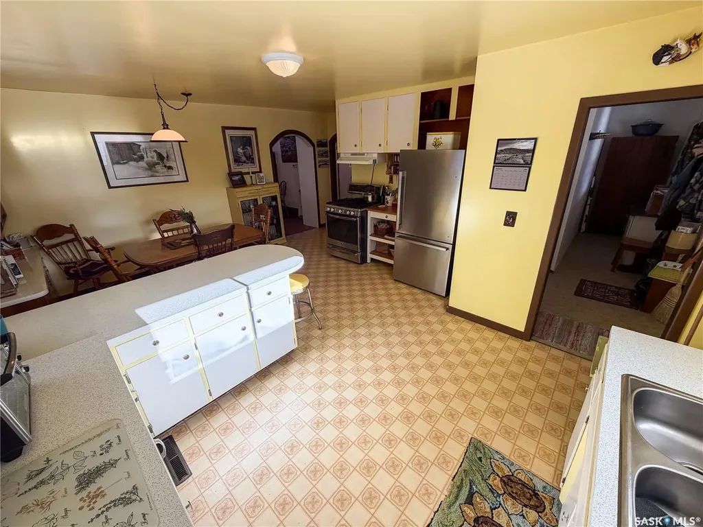 610 Railway Street Eastend SK S0N 0T0