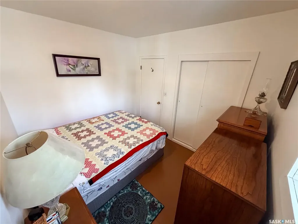 610 Railway Street Eastend SK S0N 0T0