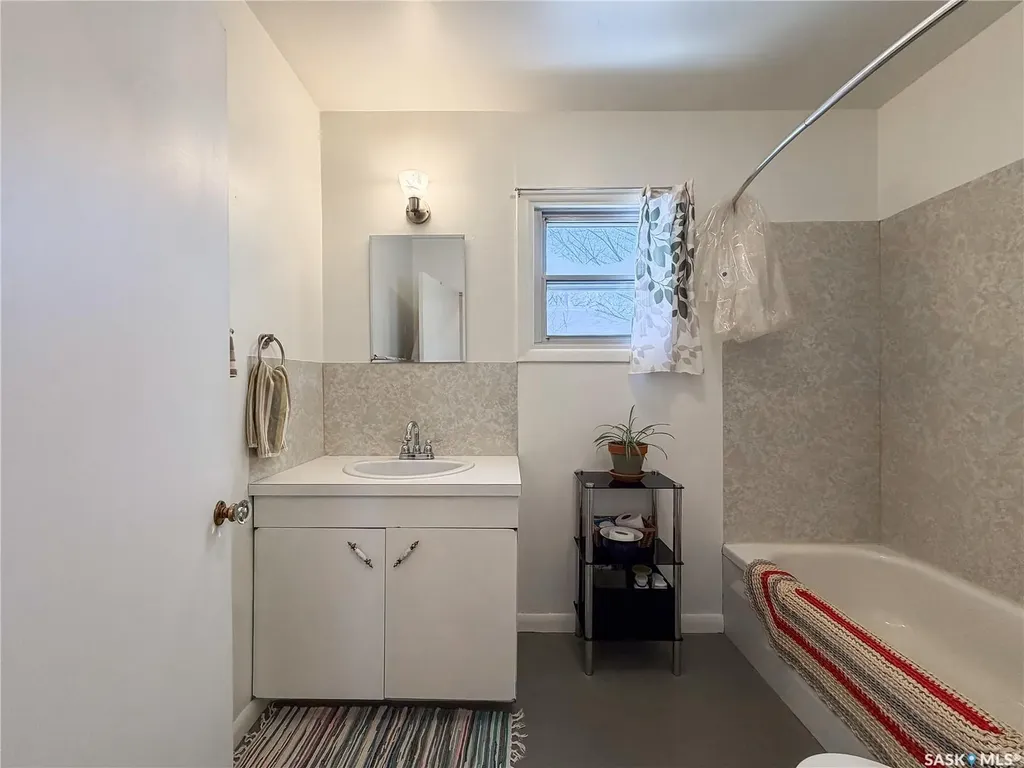 610 Railway Street Eastend SK S0N 0T0