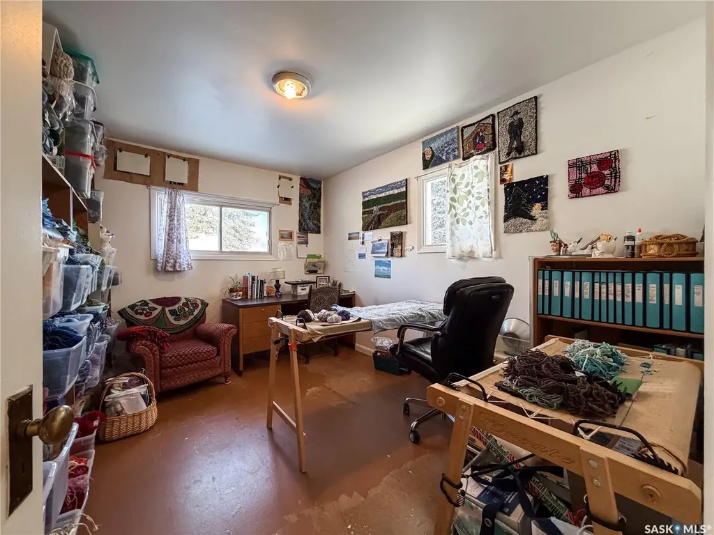 610 Railway Street Eastend SK S0N 0T0