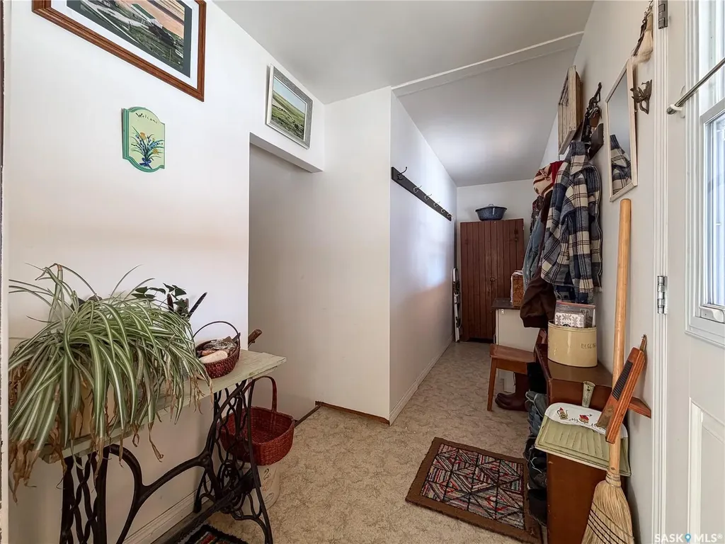 610 Railway Street Eastend SK S0N 0T0