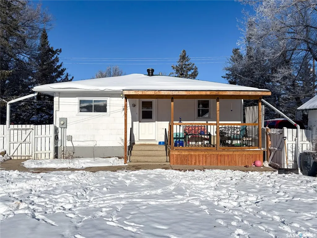 610 Railway Street Eastend SK S0N 0T0