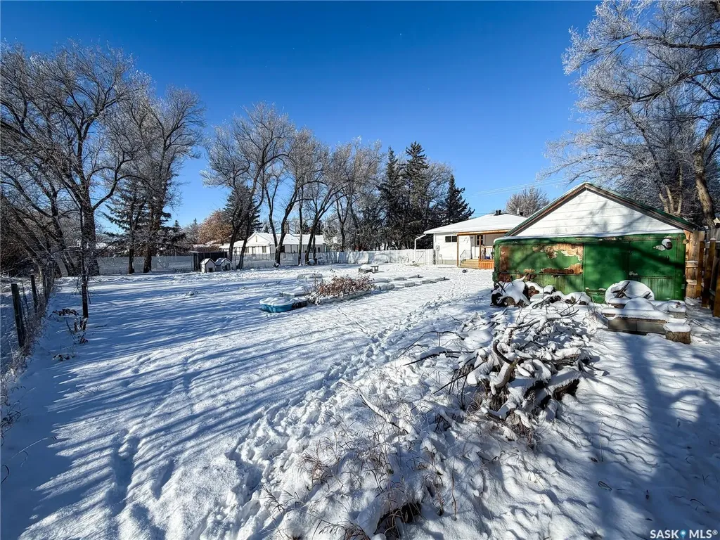 610 Railway Street Eastend SK S0N 0T0