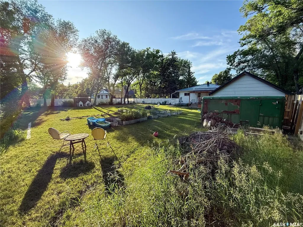 610 Railway Street Eastend SK S0N 0T0