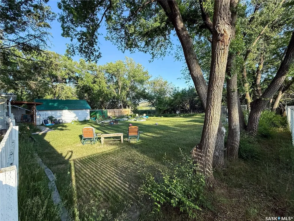 610 Railway Street Eastend SK S0N 0T0