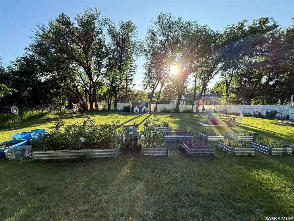 610 Railway Street Eastend SK S0N 0T0