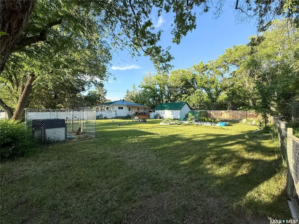 610 Railway Street Eastend SK S0N 0T0