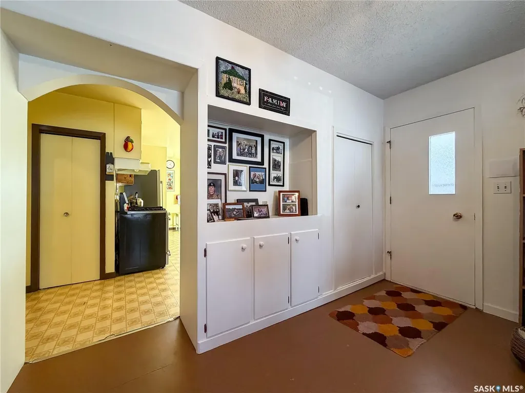 610 Railway Street Eastend SK S0N 0T0