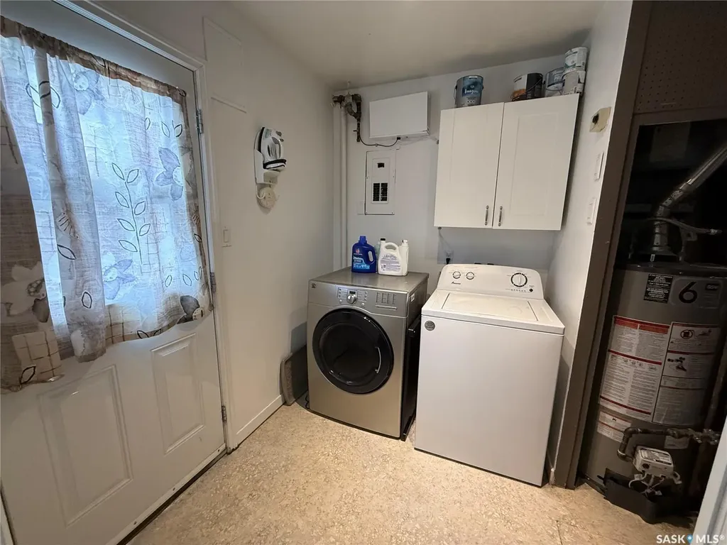 107 5th Avenue E Kindersley SK S0L 1S0