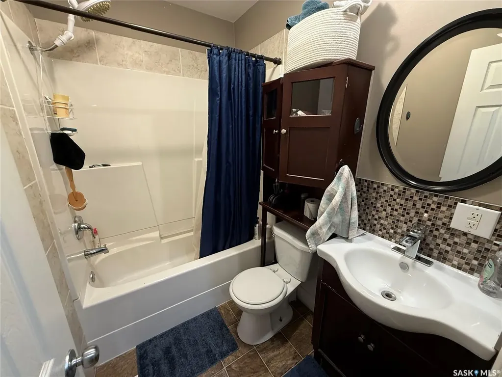 107 5th Avenue E Kindersley SK S0L 1S0