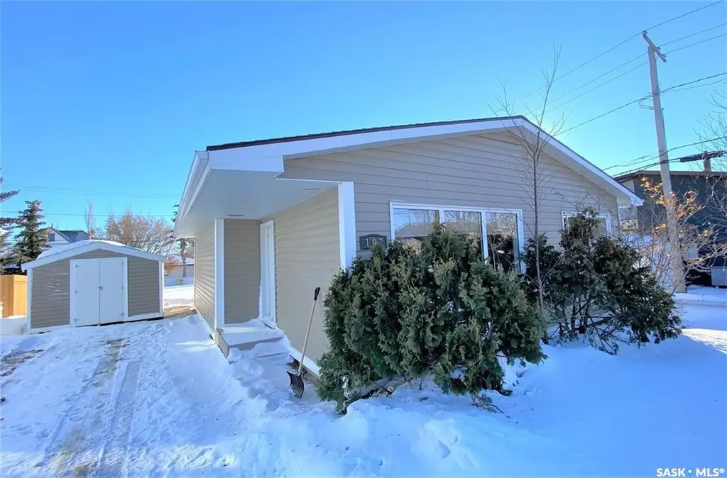 107 5th Avenue E Kindersley SK S0L 1S0
