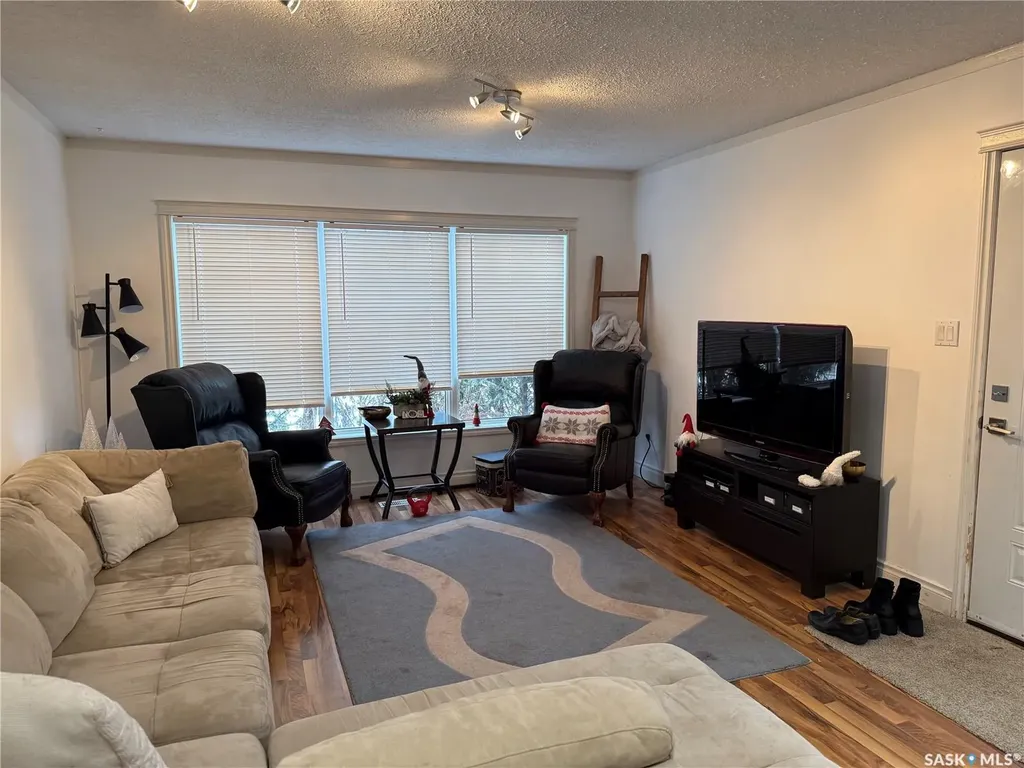 107 5th Avenue E Kindersley SK S0L 1S0