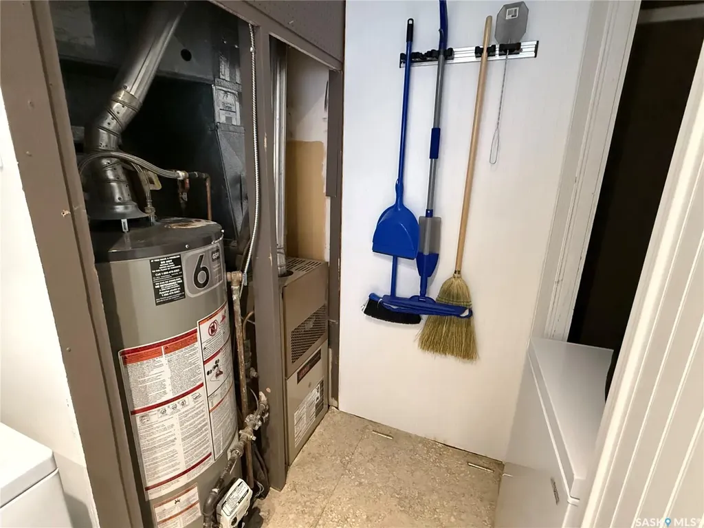 107 5th Avenue E Kindersley SK S0L 1S0