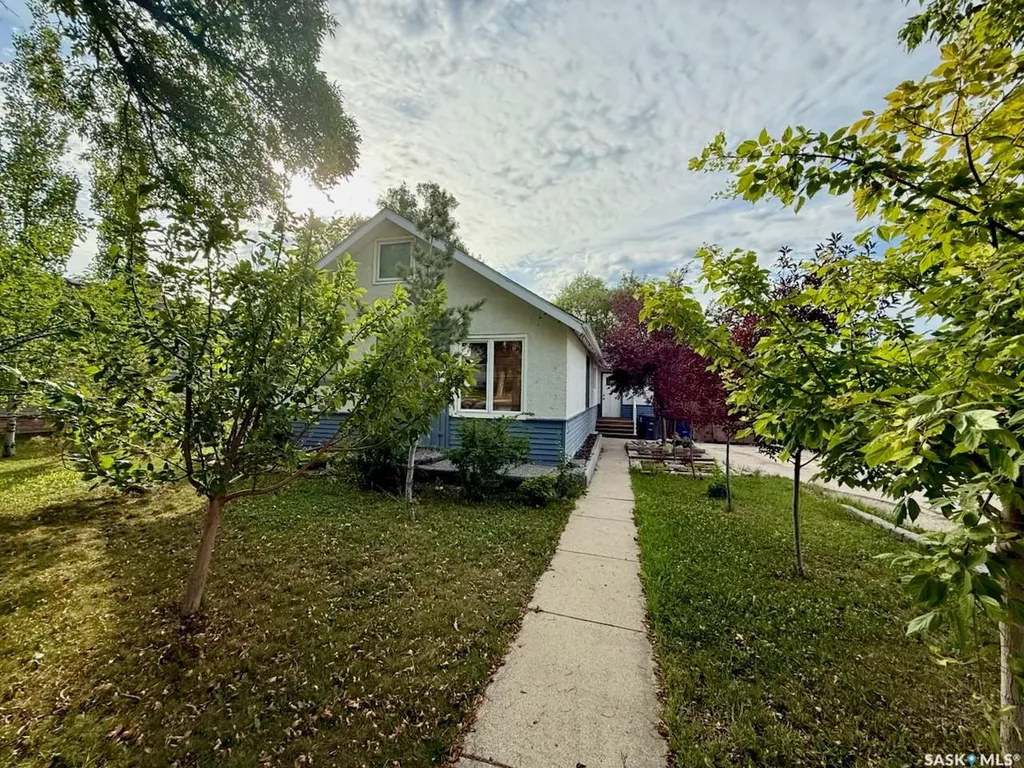 113 4th Avenue E Kindersley SK S0L 1S0