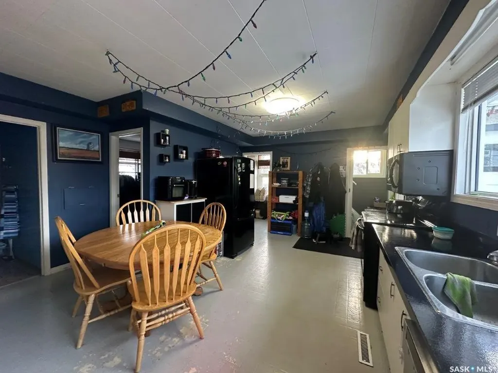 113 4th Avenue E Kindersley SK S0L 1S0
