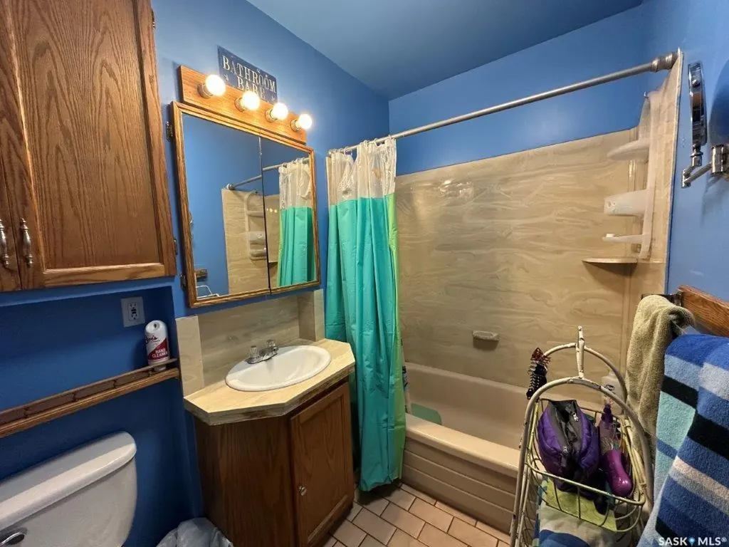 113 4th Avenue E Kindersley SK S0L 1S0