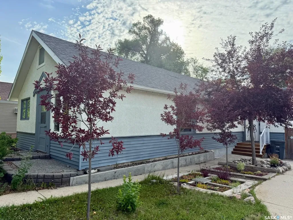 113 4th Avenue E Kindersley SK S0L 1S0