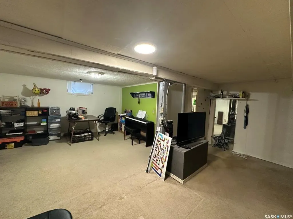 113 4th Avenue E Kindersley SK S0L 1S0