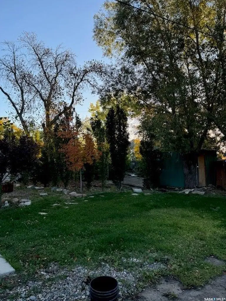 113 4th Avenue E Kindersley SK S0L 1S0