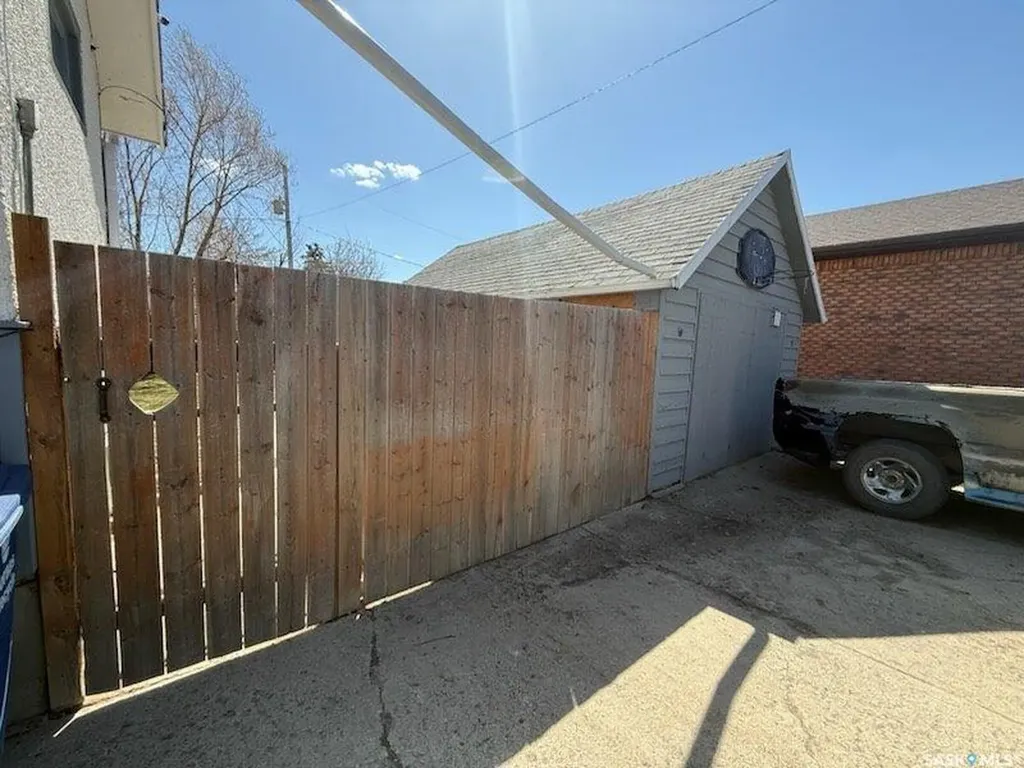 113 4th Avenue E Kindersley SK S0L 1S0